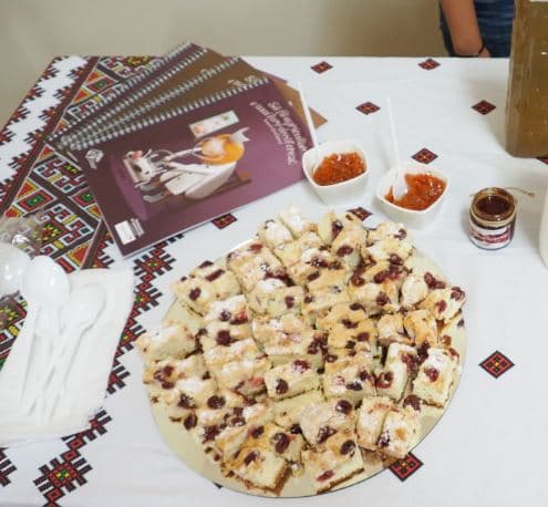 5d7620026f4ae1351f6d83ac_1