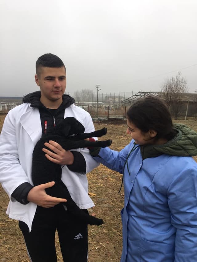 5d7620026f4ae1351f6d83ac_10