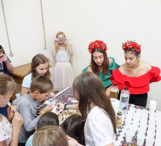 5d7620026f4ae1351f6d83ac_2